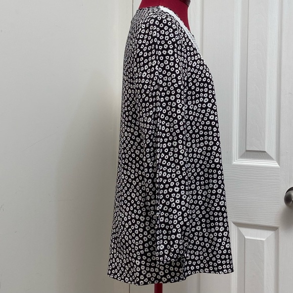 Kensie women black and white daisy print tunic long sleeves top. Size S. Used - Picture 4 of 10